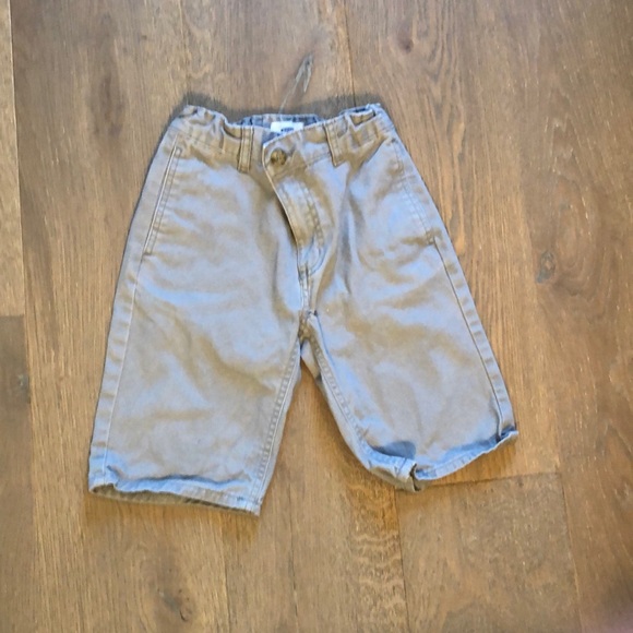 3 pairs of size 8 cargo shorts - Picture 6 of 7
